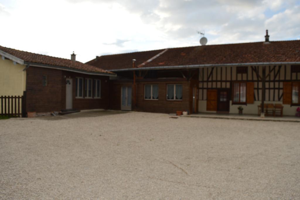 Au Passage Des Grues Bed & Breakfast Drosnay Exterior foto